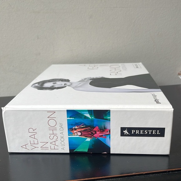 A year in fashion a look a day coffee table book - Picture 2 of 15